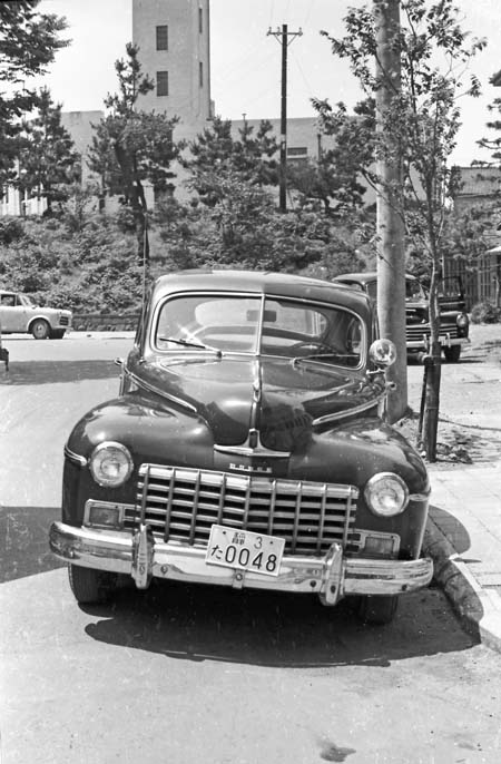 46-1a 023-33 1946-48 Dodge Custom (窓枠めっきあり）.jpg